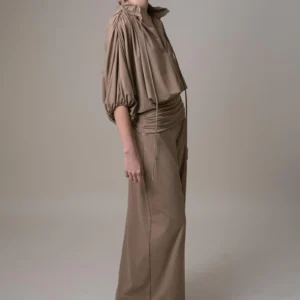 Angela Jaramillo Arlet pantalon camel